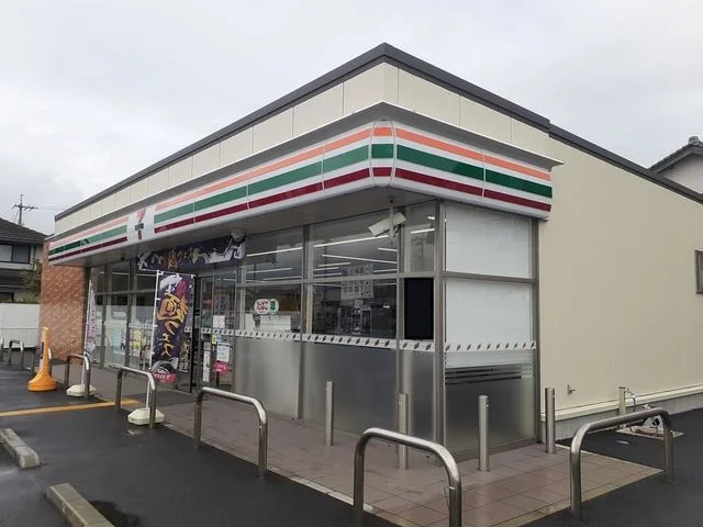 セブンイレブン旗ヶ崎７丁目店まで300m