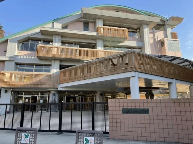 真鍋小学校まで1100m