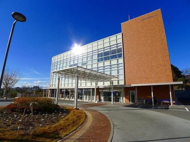 桐生市役所新里支所まで550m