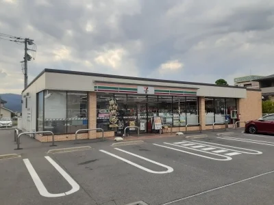 セブンイレブン沼田栄町店まで650m