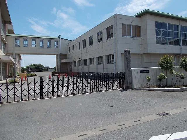 藤岡小学校まで400m