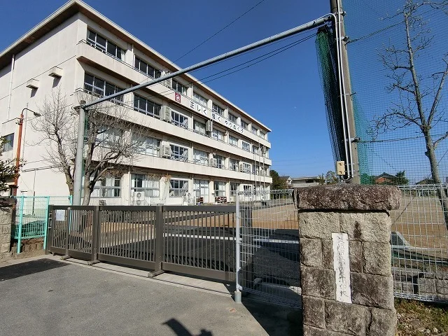 大垣市立宇留生小学校まで750m