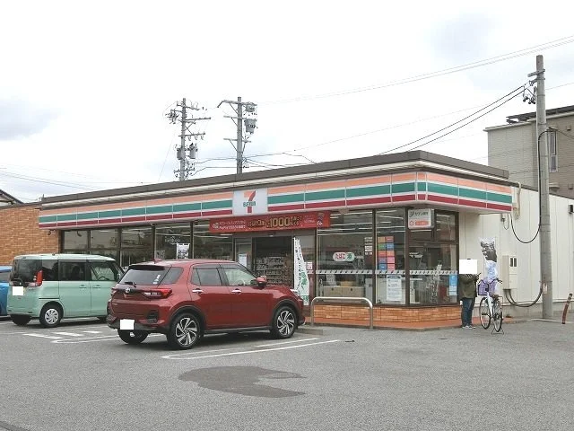 セブンイレブン中川町4丁目店まで795m