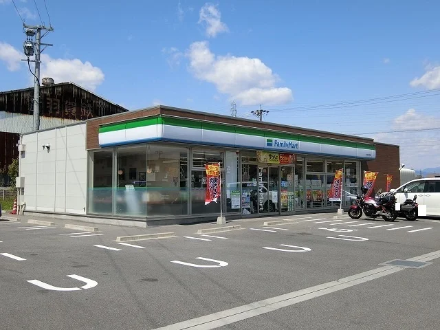 ファミリーマート坂下町店まで1119m