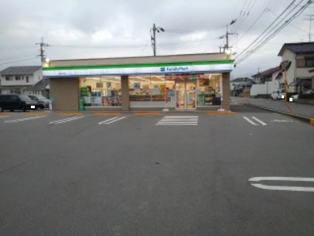 ファミリーマート新居浜宇高店様まで300m