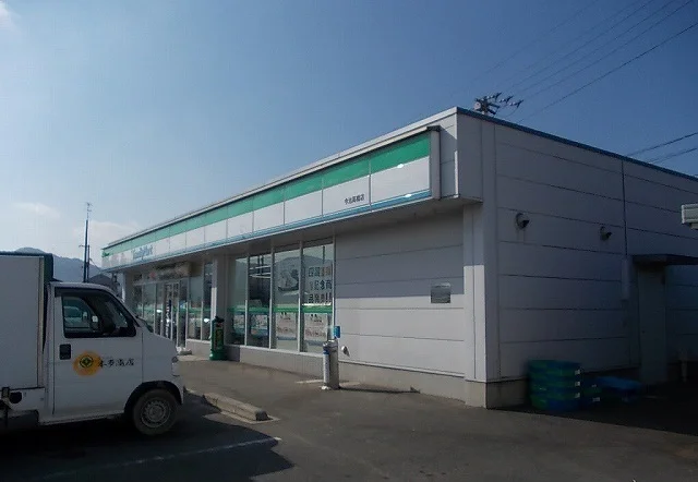 ファミリーマート今治高橋店様まで300m