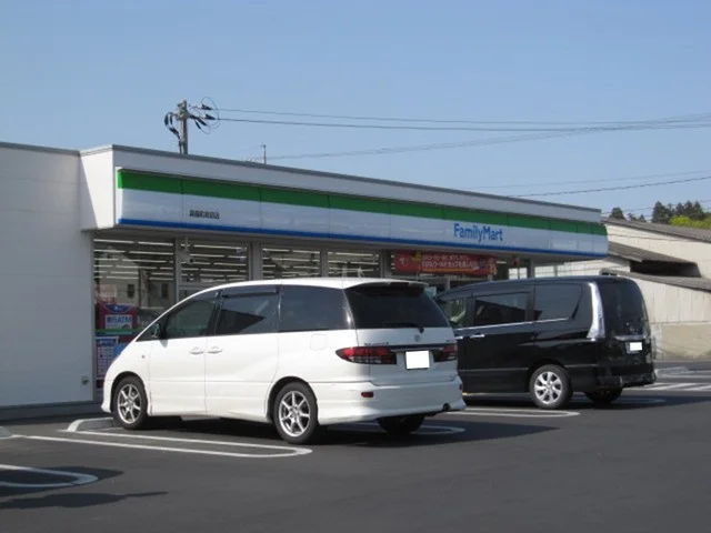 ファミリーマートまで450m