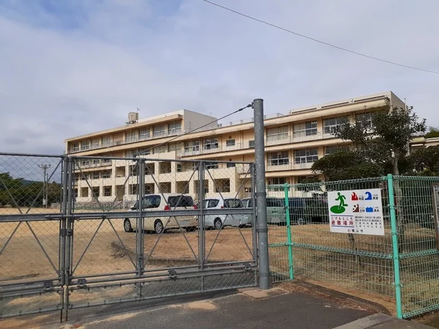 瀬戸小学校まで650m