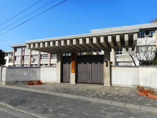 神辺小学校まで750m