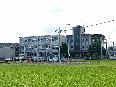 岩脇小学校まで1000m