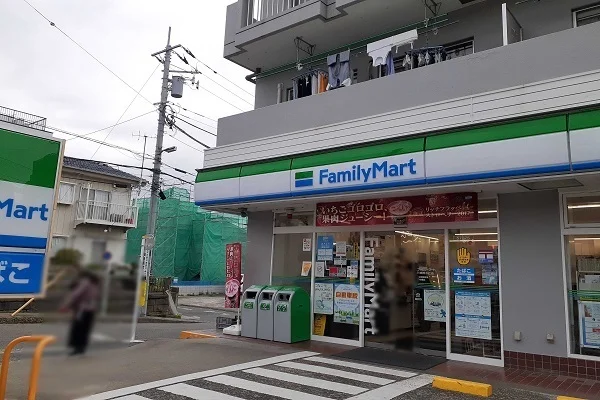 ファミリーマート川崎向ケ丘店まで270m