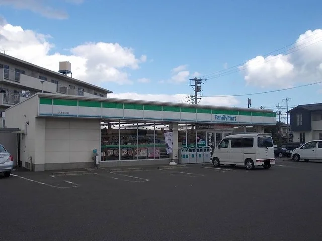 ファミリーマートまで90m