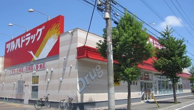 ツルハドラッグ厚別西店まで540m