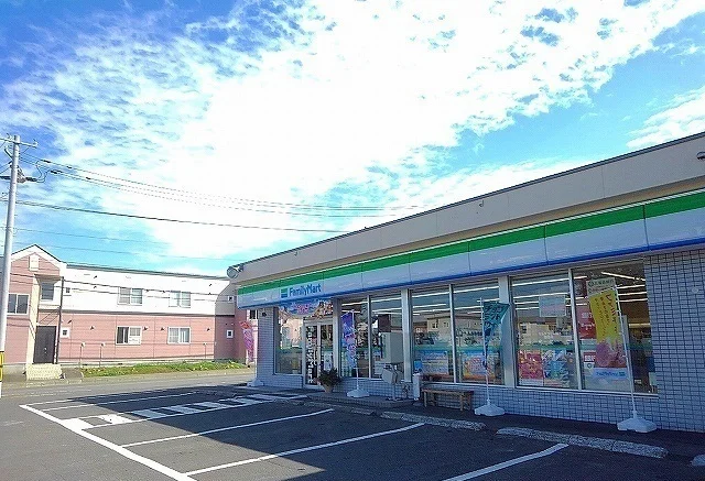 ファミリーマートまで50m