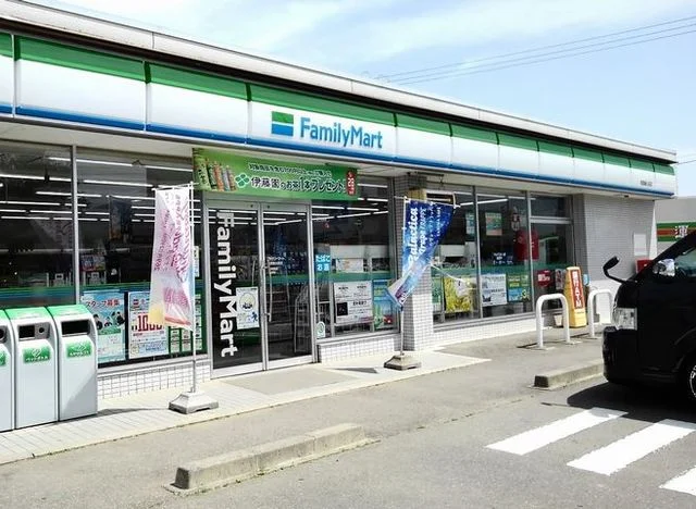 ファミリーマート　南箕輪大泉店まで1200m