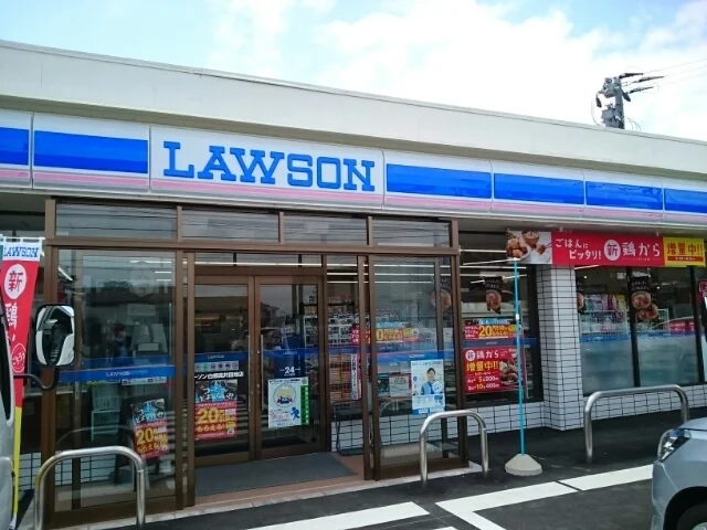 ローソン白根高井団地店まで740m
