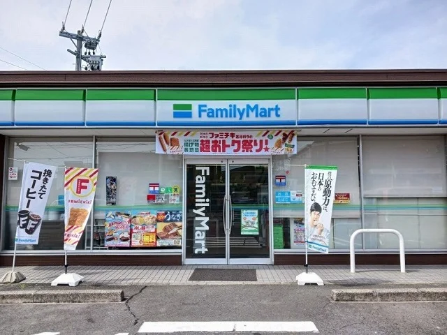 ファミリーマート中村岩上町店まで400m