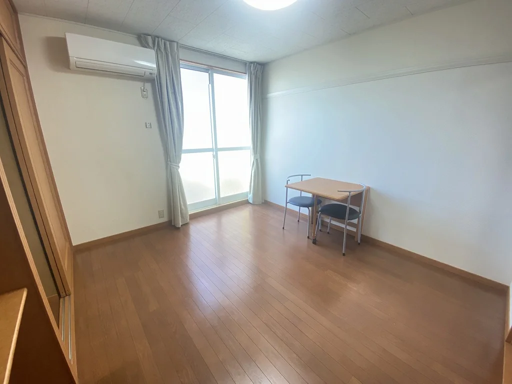 １Ｆ　フローリング　２Ｆ　カーペット