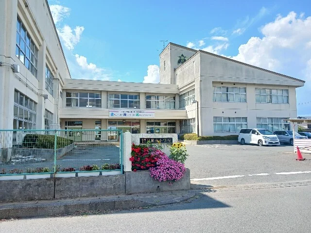 盛岡市立見前南小学校まで1200m