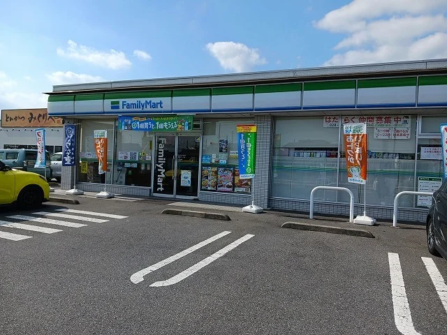 ファミリーマート清原テクノ店まで800m