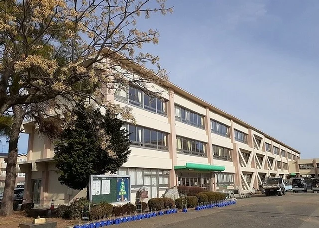 水戸市立吉田小学校まで1600m