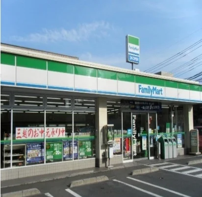 ファミリーマートまで290m