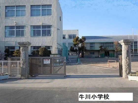 牛川小学校まで650m