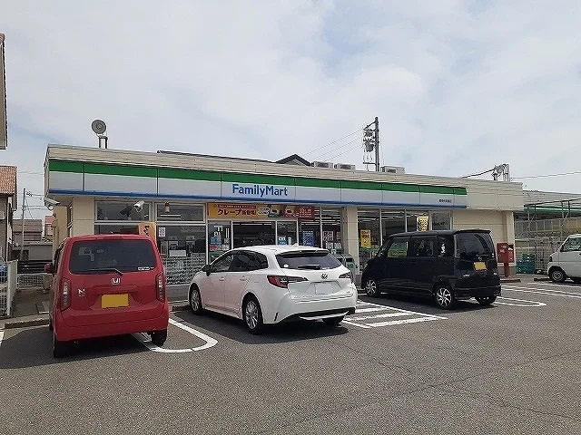 ファミリーマート碧南伏見屋店まで560m