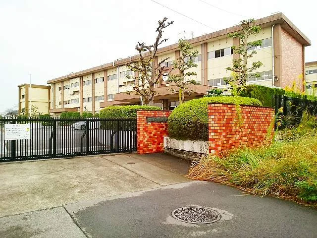 一宮市立　浅野小学校まで1300m