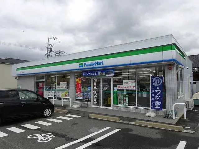 ファミリーマート名四川越店まで400m