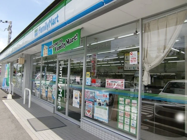 ファミリーマート湖南石部南店まで1000m