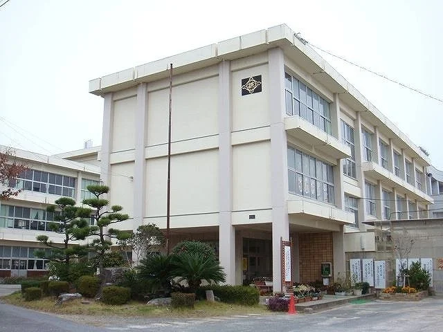 鳥取市立浜坂小学校まで450m