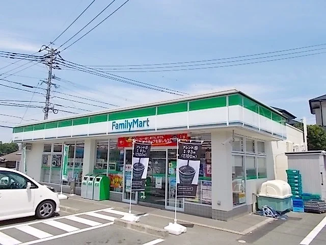 ファミリーマート八景水谷店まで700m