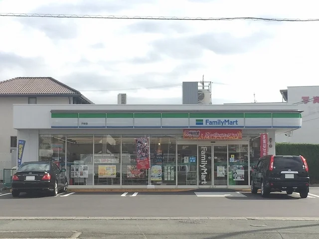 ファミリーマート子安店まで200m