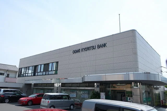 大垣共立銀行まで300m