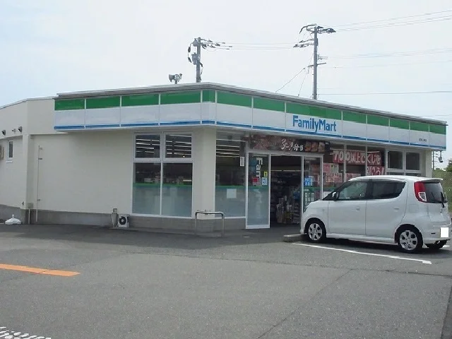 ファミリーマートまで980m