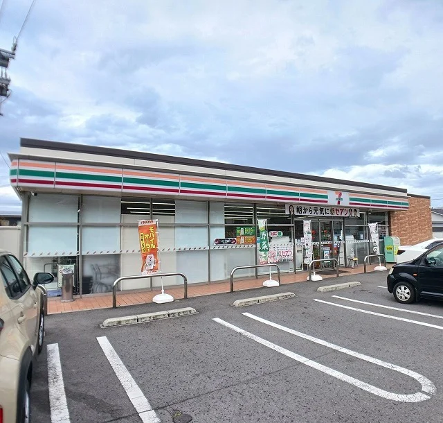 セブンイレブン　山津町１丁目店まで180m