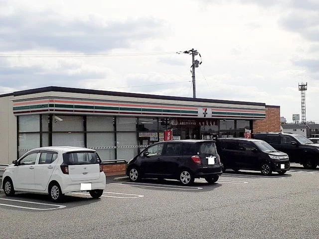 セブンイレブン小山４丁目店まで600m