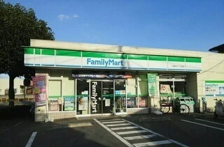 ファミリーマートまで110m