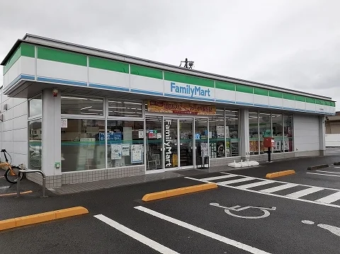 ファミリーマート小松島金磯店まで350m