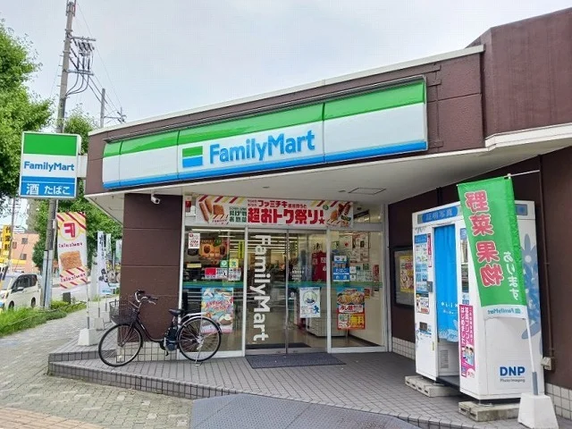 ファミリーマートまで240m