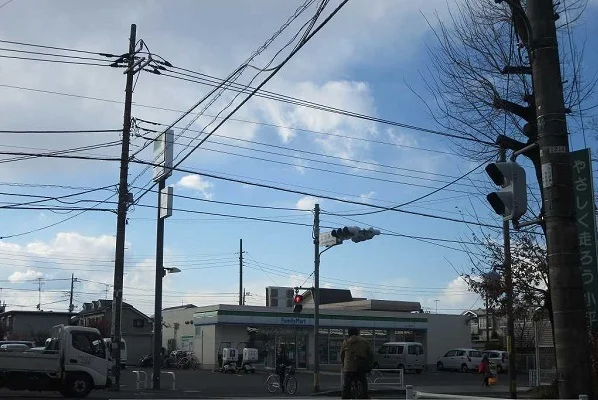 ファミリーマートまで1200m