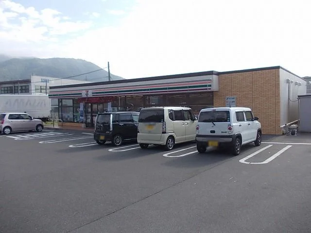 セブンイレブン  辰野宮木店まで1000m