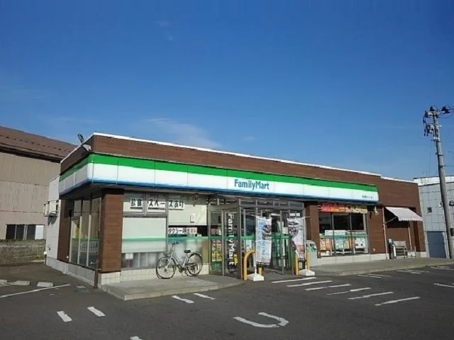 ファミリーマートまで600m