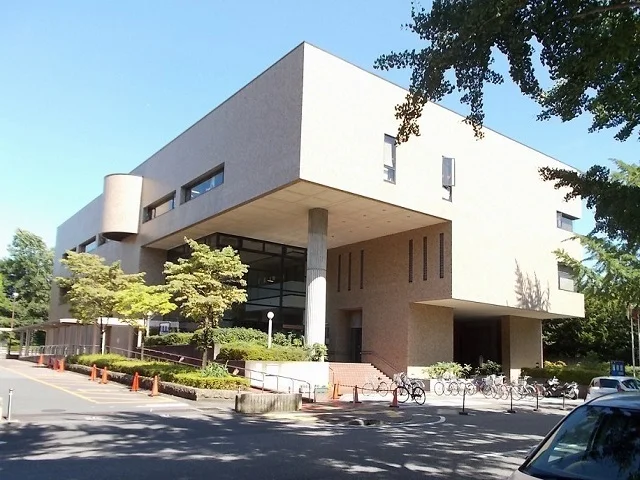 市立中央図書館まで850m