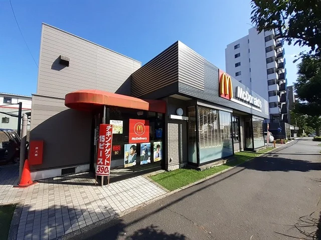 マクドナルド成田ニュータウン店まで1200m