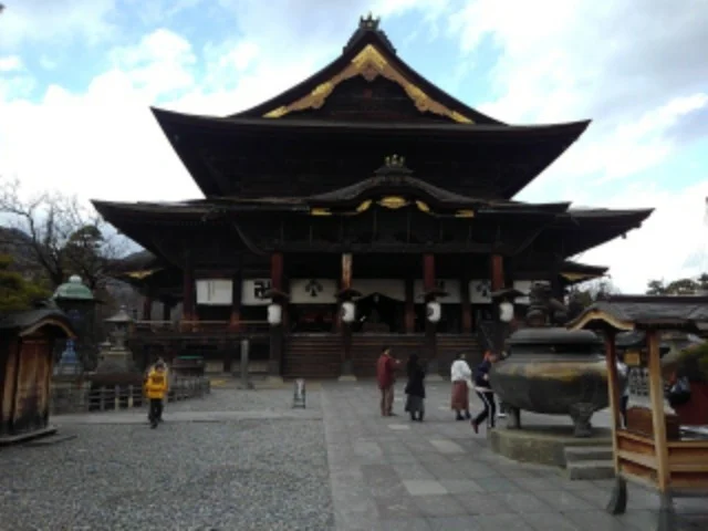 善光寺まで800m