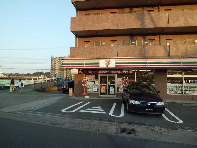 セブンイレブンまで240m