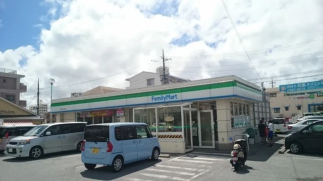 ファミリーマート銘苅三丁目店まで70m