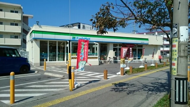 ファミリーマート糸満みなみ店まで750m